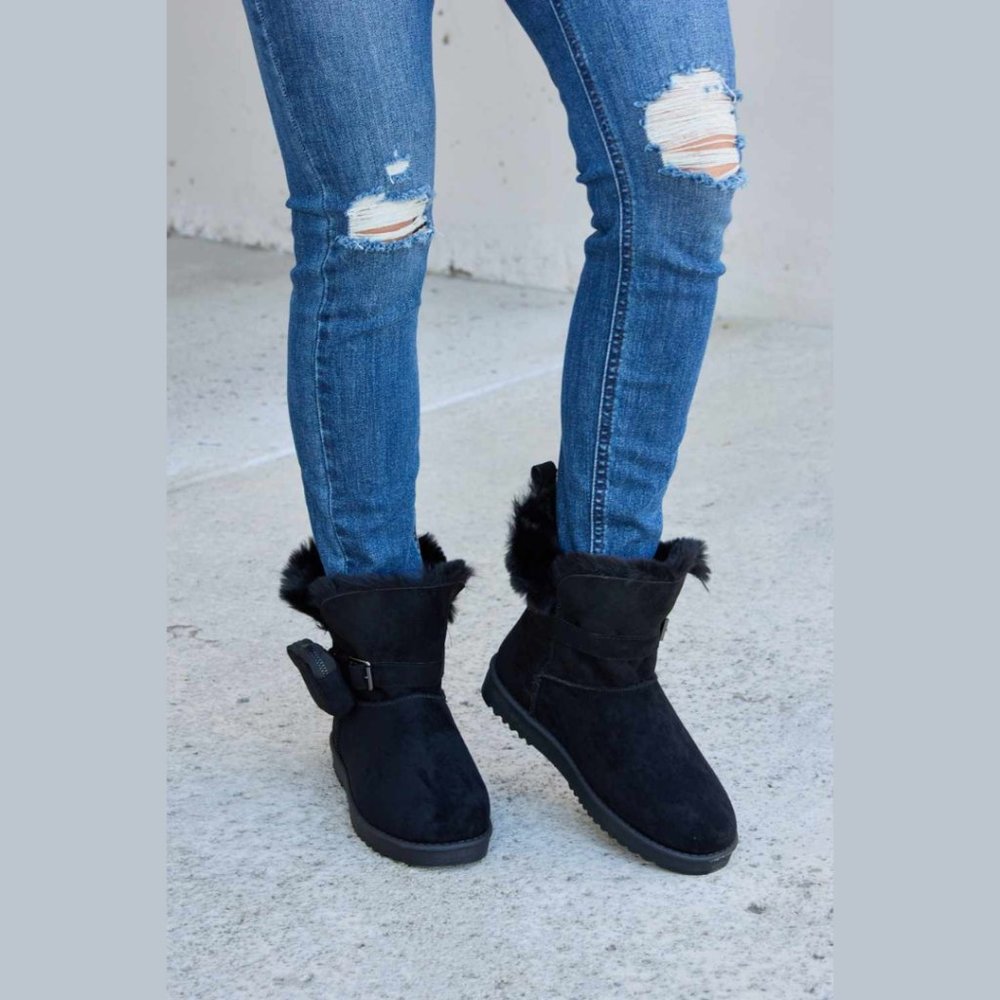 Black Plush Thermal Winter Boots Faux Fur Lined Zip Pocket New